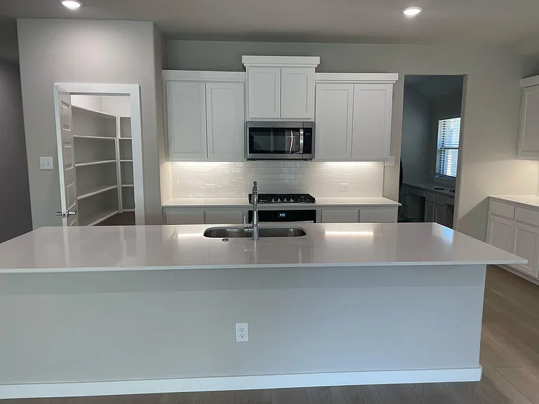 1404 Mahogany Dr — Photo 7