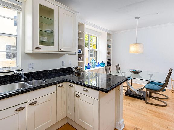 5th image of 338 Tuxedo Lane