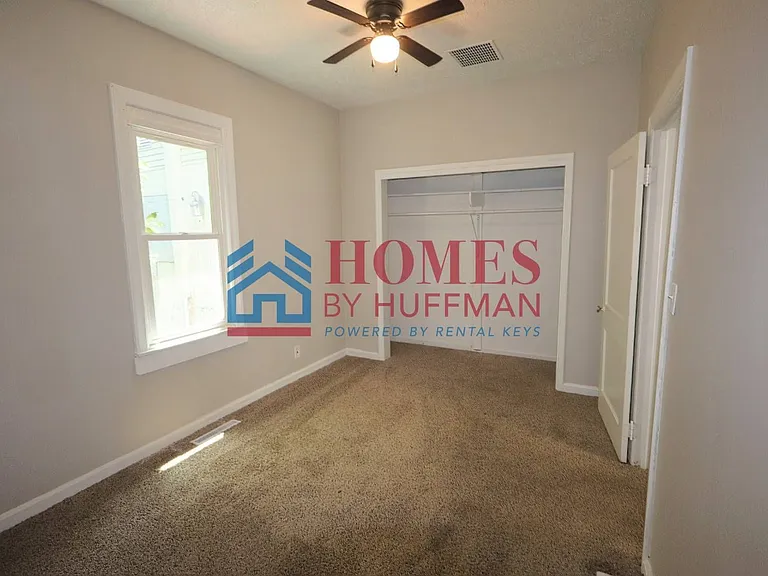 1728 E Illinois St — Photo 9