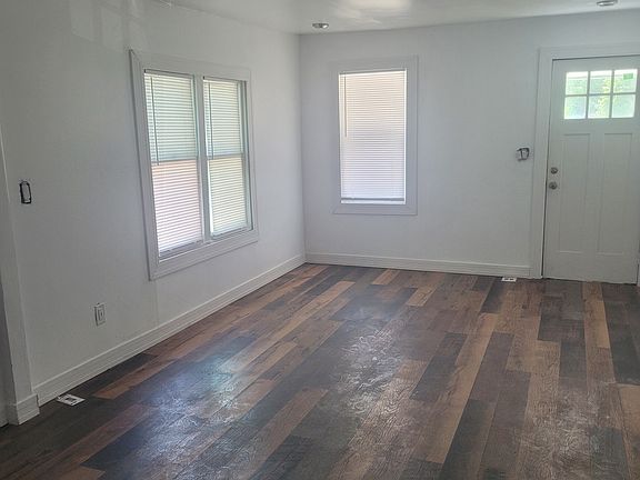 3rd image of 2905 N Dearborn St