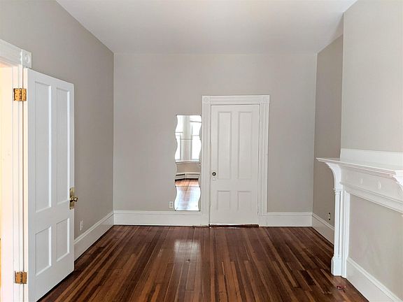4th image of 21 Park Ave #1
