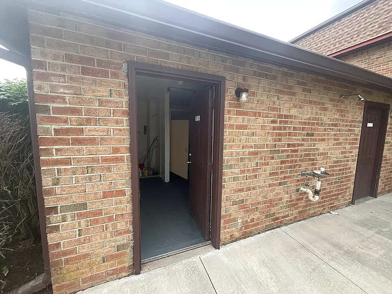 1203 N Oaks Blvd — Photo 16