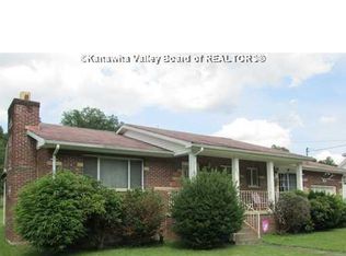 536 Youngs Bottom Rd, Elkview, WV 25071
