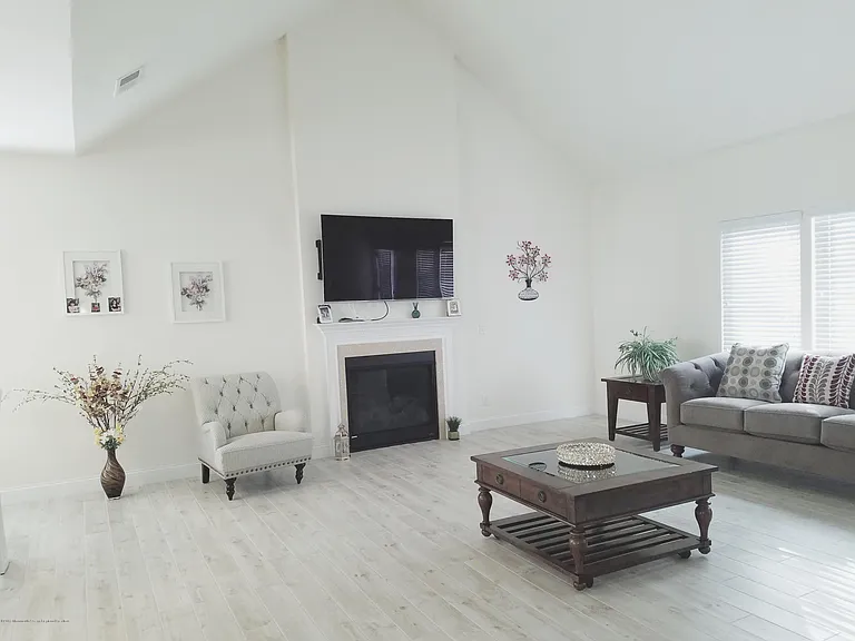 12 Cindy Ct — Photo 25