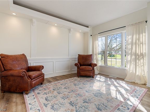 4th image of 5879 Northampton Dr