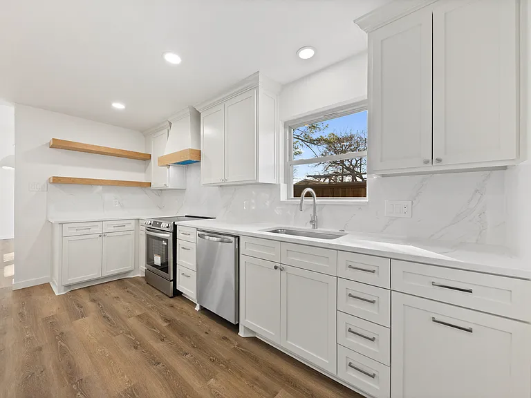 3616 Woodleigh Dr — Photo 5