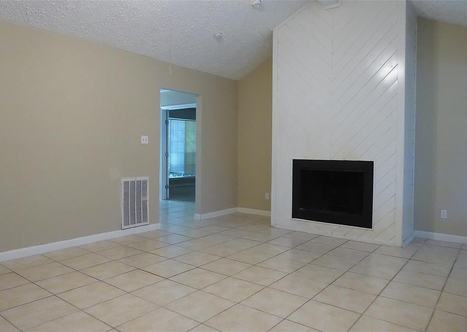 1st image of 1103 River Rock Dr
