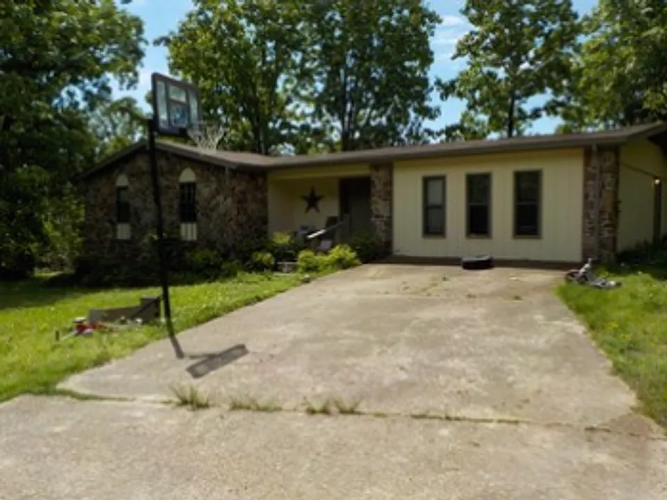 270 Sharon St