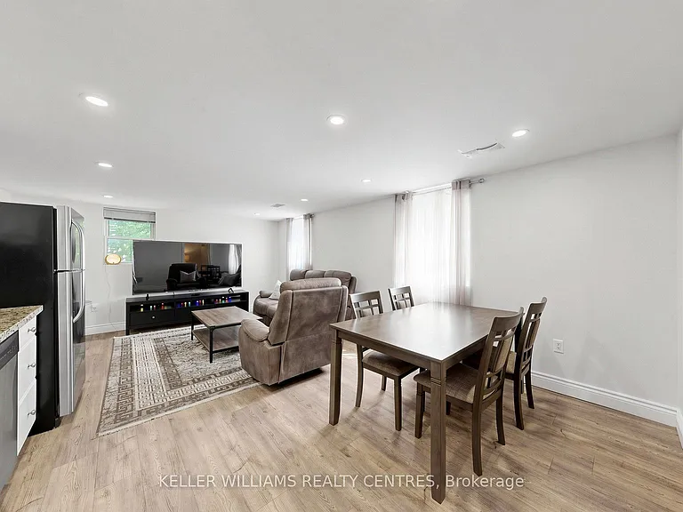 185 Newton St #LOWER — Photo 11