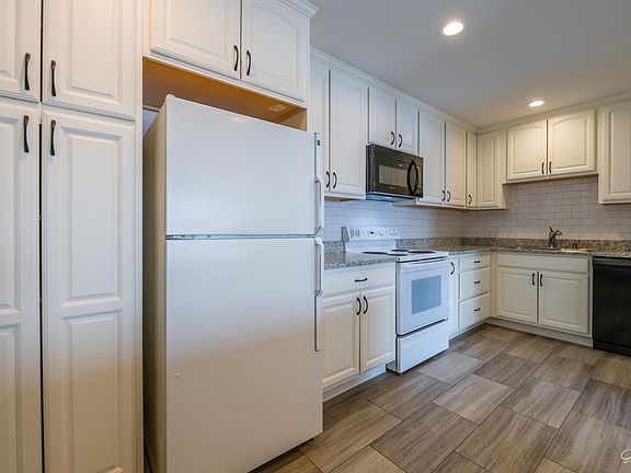 5th image of 4225 Saratoga Ave APT 408B
