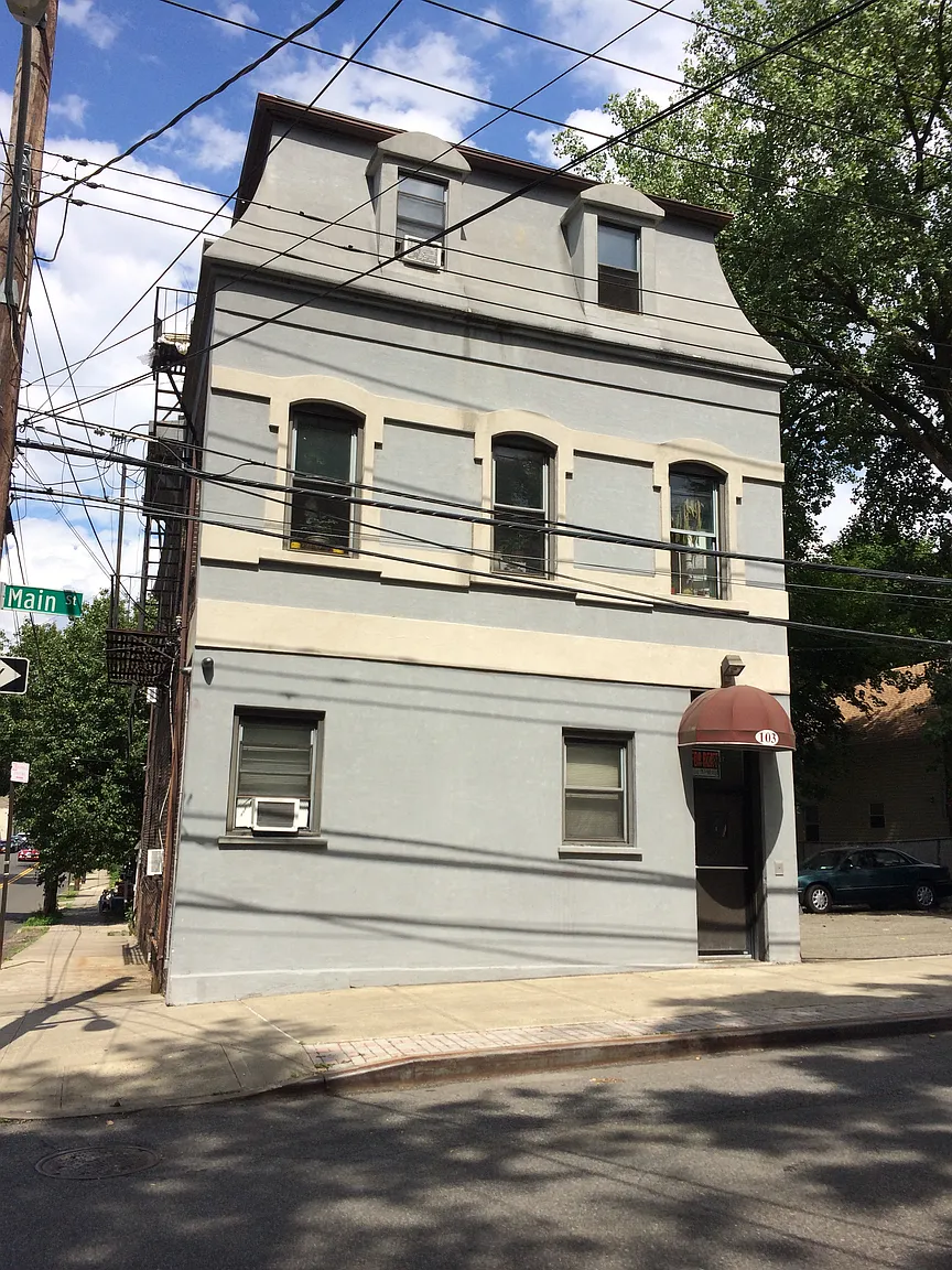 103 Main St #6 photo 1
