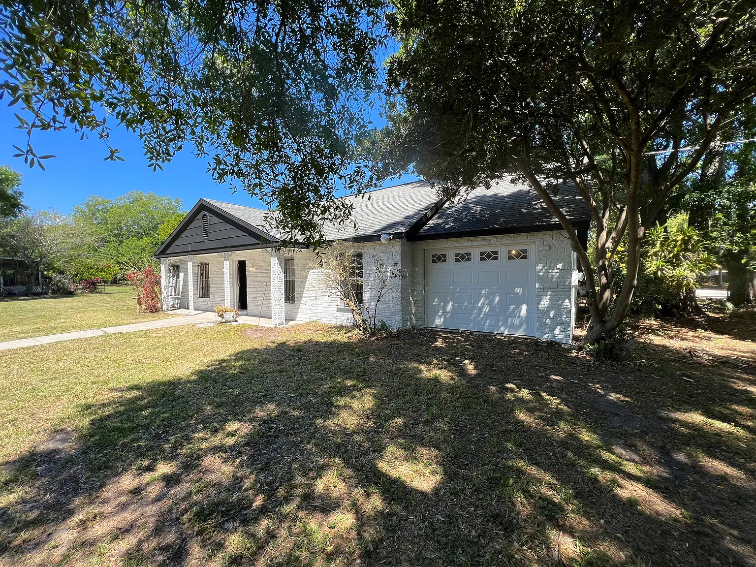 3 bed, 1600 sqft, $2,400 — Photo 3