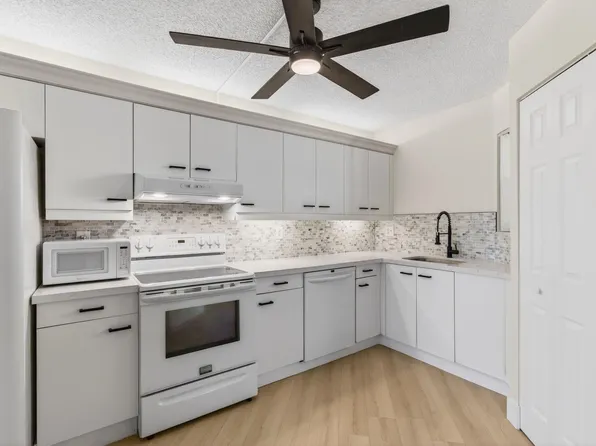 5900 Camino Del Sol #304, Boca Raton, FL 33433