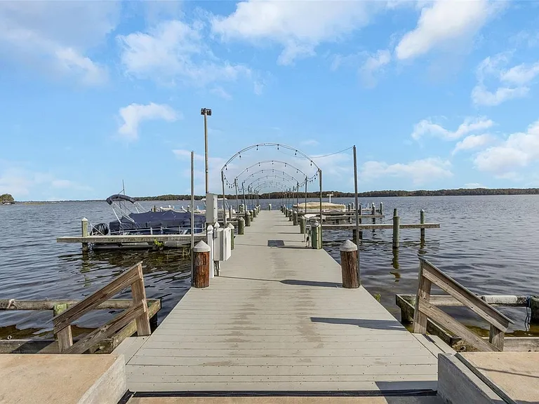 274 Beach Ct — Photo 23