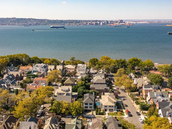 8008 Harbor View Terrace image 7 of 30