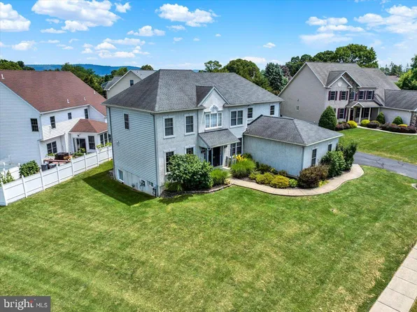 1680 E Thistle Dr, Wyomissing, PA 19610
