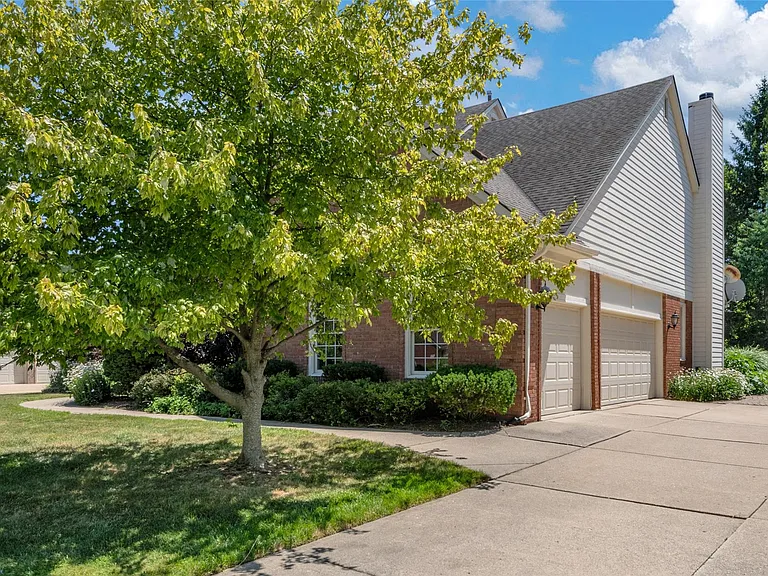 107 Millstone Dr — Photo 2