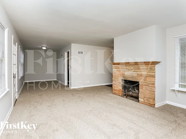 610 N Martin Ave — Photo 3