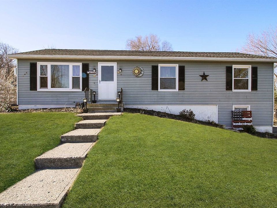 1st image of 14 Lincoln Cir