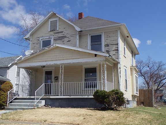 3rd image of 196 Dix Ave