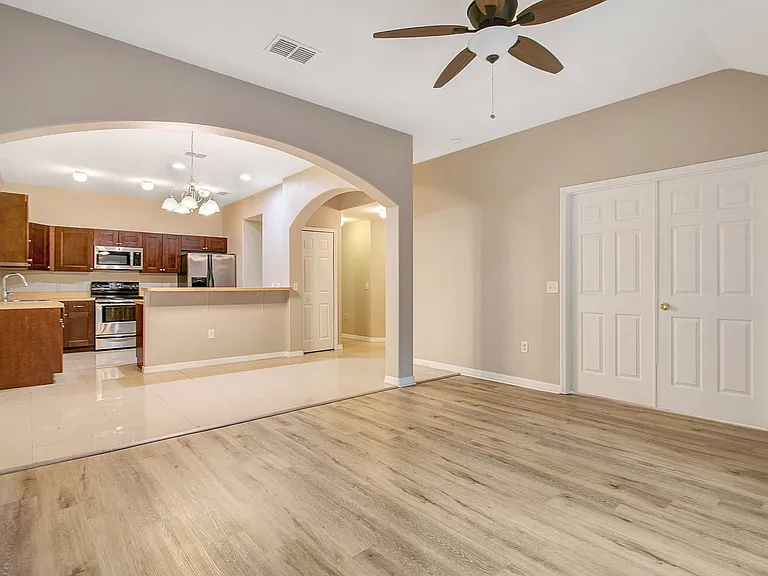 225 E Pine Ave — Photo 3