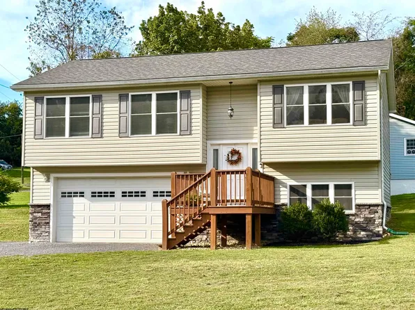 105 Cord St, Kingwood, WV 26537