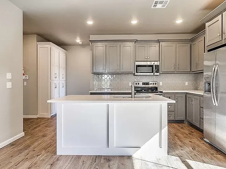 41 E Hurd St — Photo 2