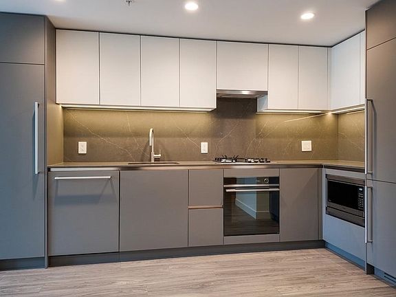 3rd image of 2135 Springer Ave #809
