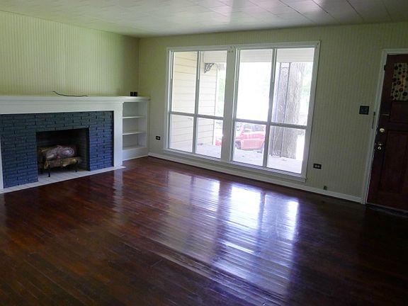 4th image of 1106 E Brazos St