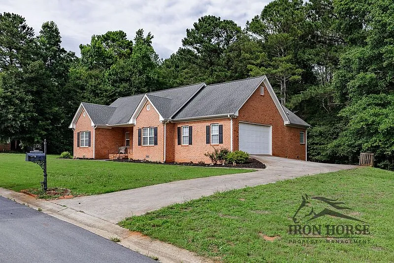 3 bed, 2.0 bath, $2,000 — Photo 3