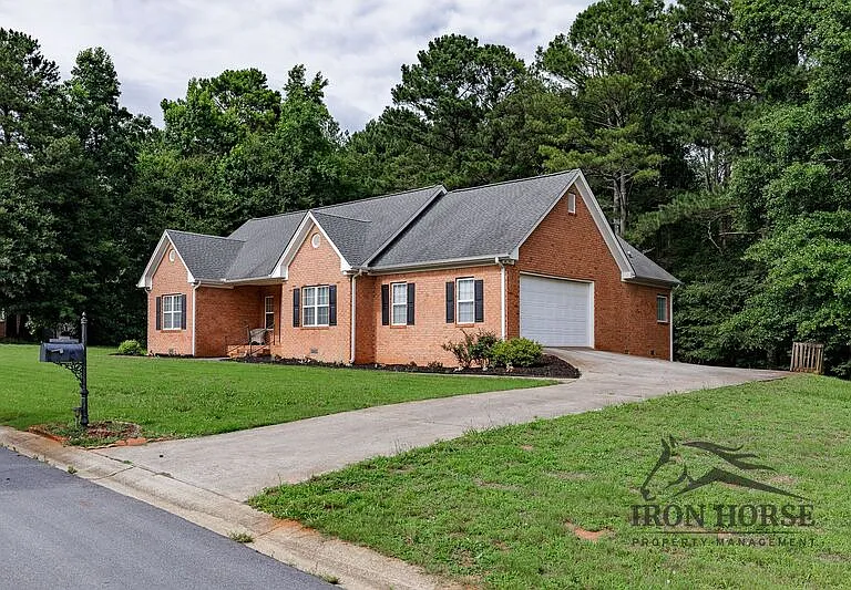 411 Timber Creek Dr — Photo 3