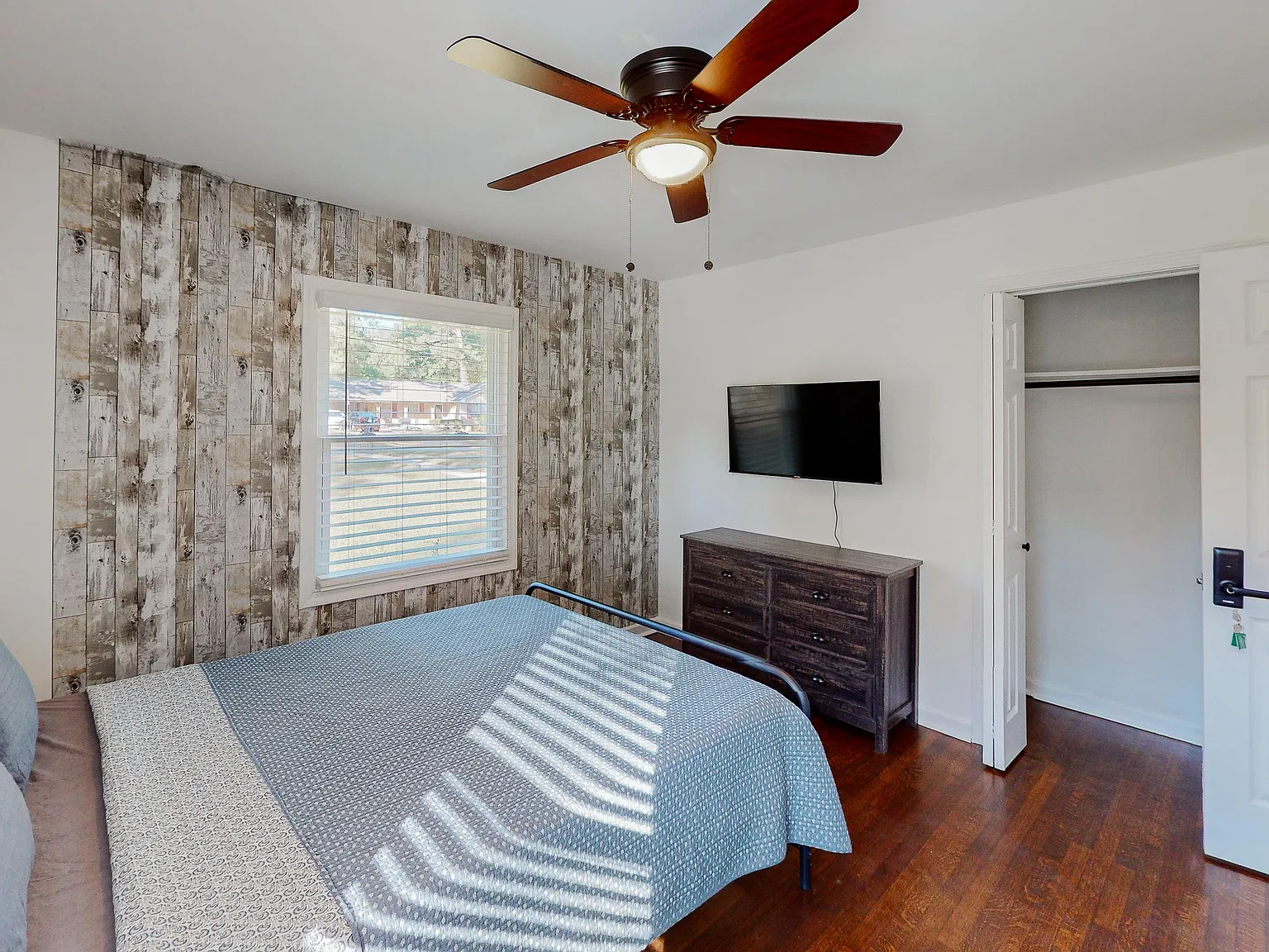 4 bed, 2.0 bath, 1845 sqft, $897 — Photo 3