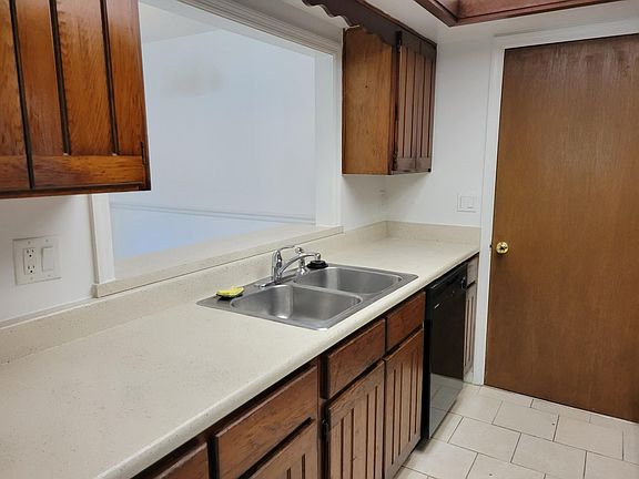 4th image of 802 McLain Ct #802