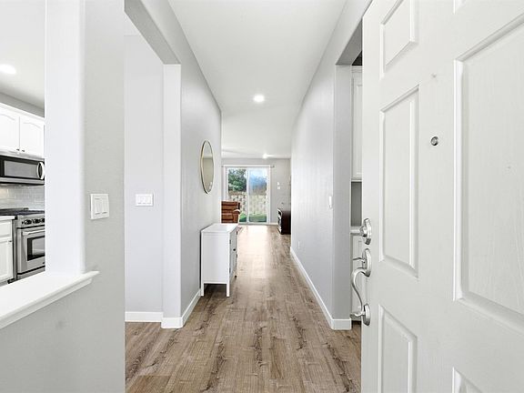 5th image of 3368 Verdeca Way