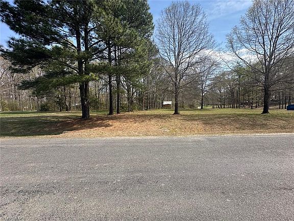 5th image of 254 Speer Rd