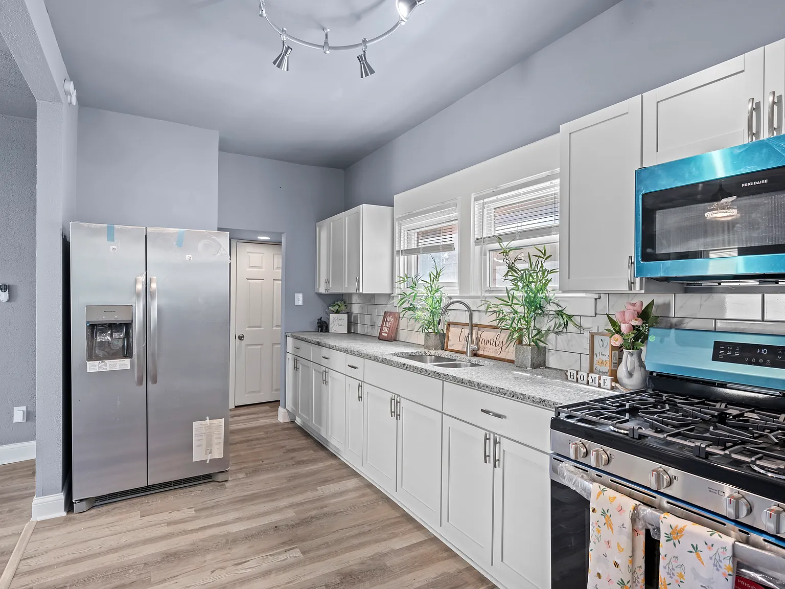 1132 Waite St — Photo 3
