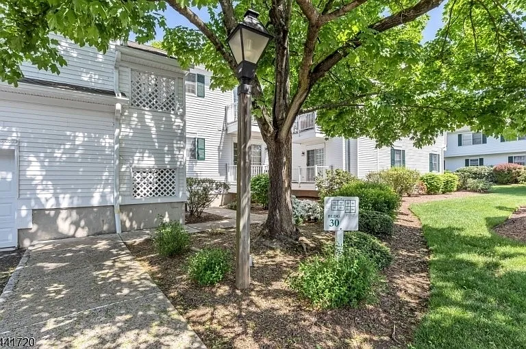 82 Smithfield Ct — Photo 23
