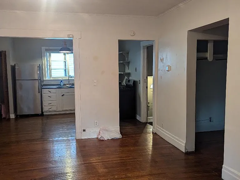 1099 Park Ave #1 — Photo 2