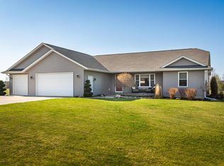 W7977 Vermeer St, Holmen, WI 54636