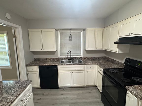 2nd image of 60 Chateau Dr