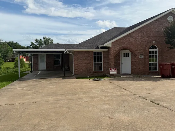 421 W Thomas St, Leonard, TX 75452