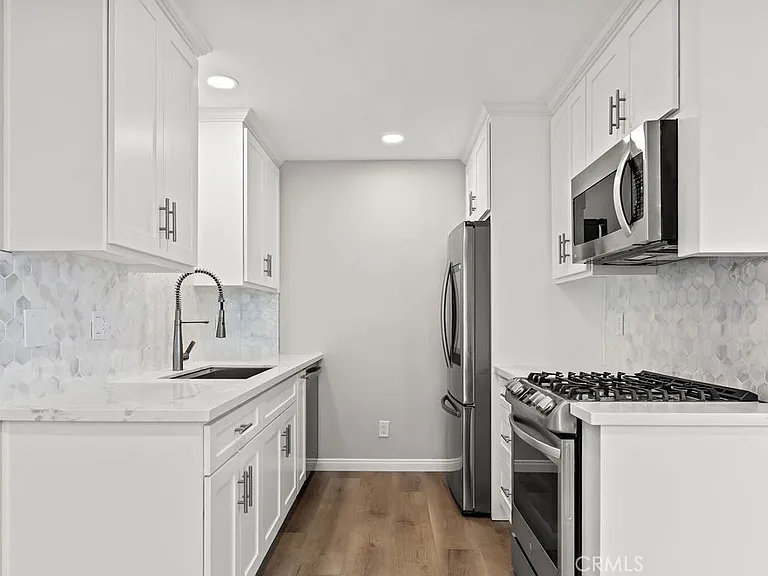 340 N Cleveland St — Photo 3
