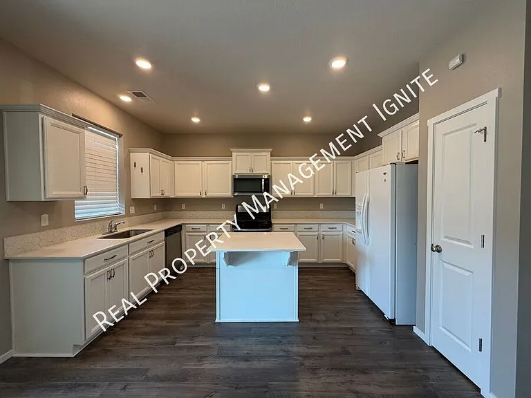 1430 NW Upas Pl — Photo 4