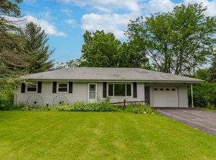 S79W26625 Hillview Dr, Mukwonago, WI 53149