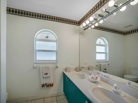 5th image of 1810 SW 50th Ter