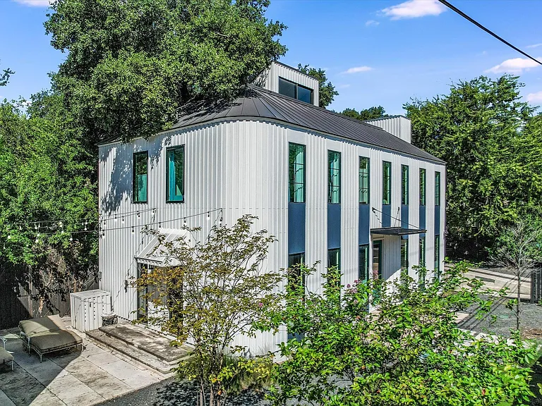 1304 Navasota St — Photo 23