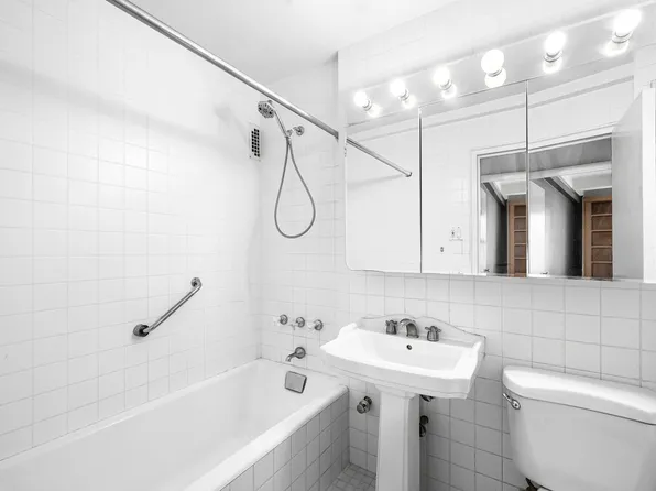 123 East 37th Street image 12 of 17