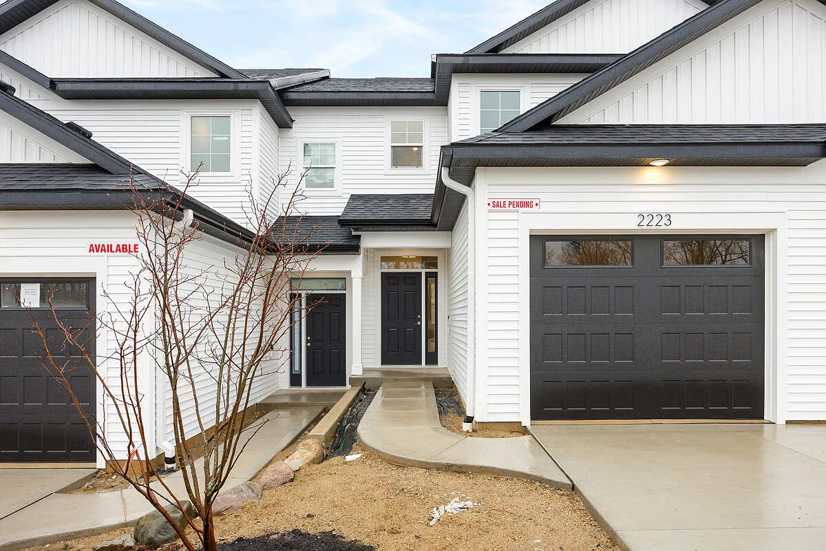 2221 NE Watertown Way photo 1