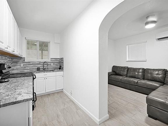 2nd image of 201 SE 23rd St APT 4