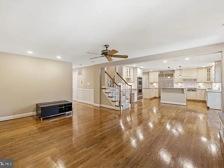 9904 Hall Rd — Photo 12